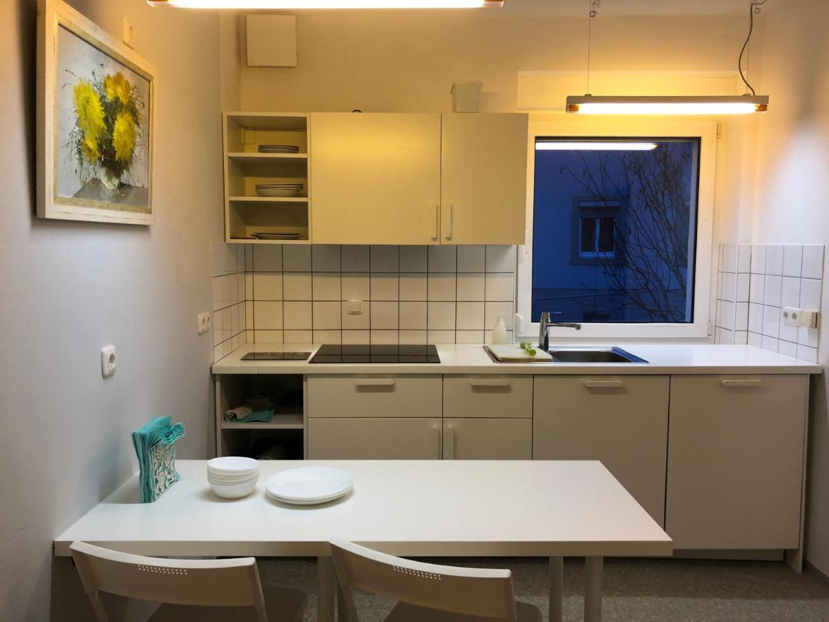Altstadt Naehe 7 Min Fussweg Ueber Alte Maibruecke Zu Pension Mit Balkon & Garten, Ideal For Long Stay, Relocation Ochsenfurt Exterior foto